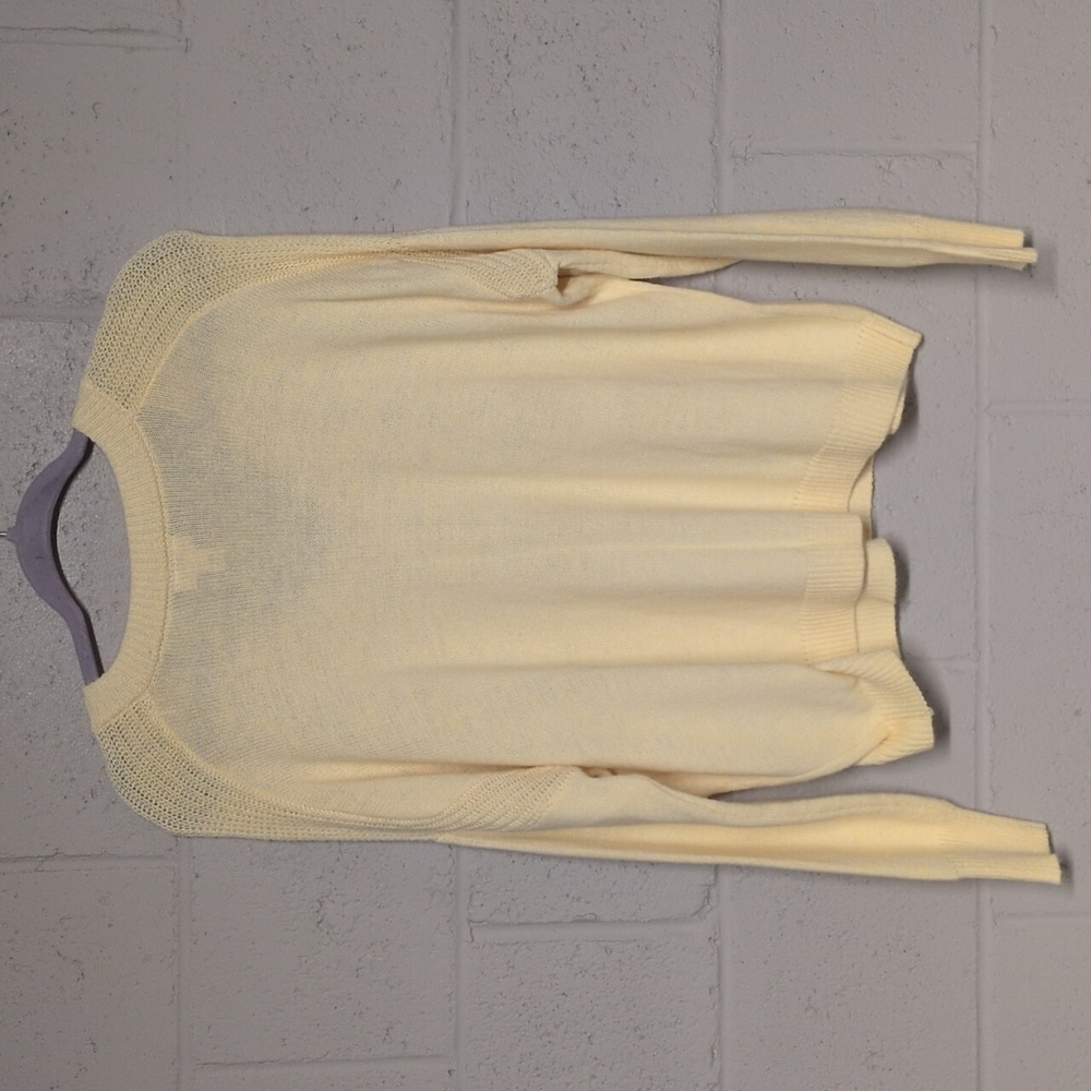 a.n.a Women's Butter Yellow V-Neck Sweater Loose Fit Size Small NWOT, Soft Girl - Picture 5 of 5